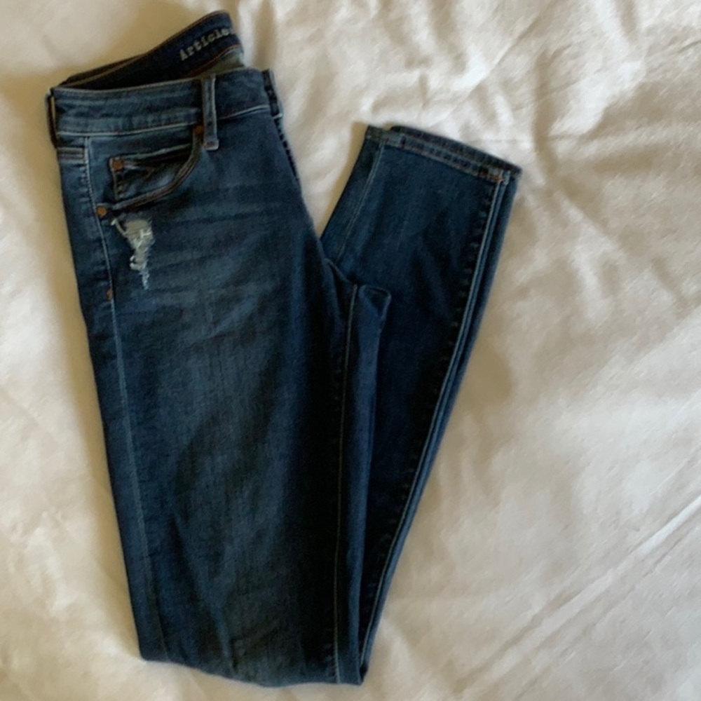 Distressed Blue Jeans - Picture 4 of 6